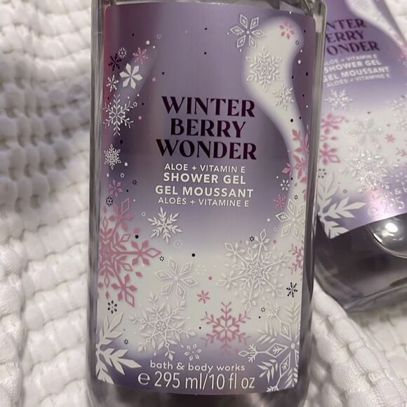 NEW- Bath & Body Works - Winter Berry Wonder - Picture 2 of 3